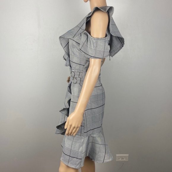 NEW J.O.A. COLD-SHOULDER RUFFLE PLAID MINI DRESS - Picture 6 of 10
